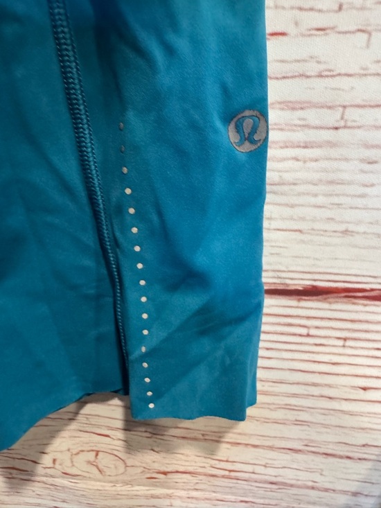 Lululemon Fast & Free Crop II Nulux
19"' in Capri Sz 6 - Picture 7 of 10